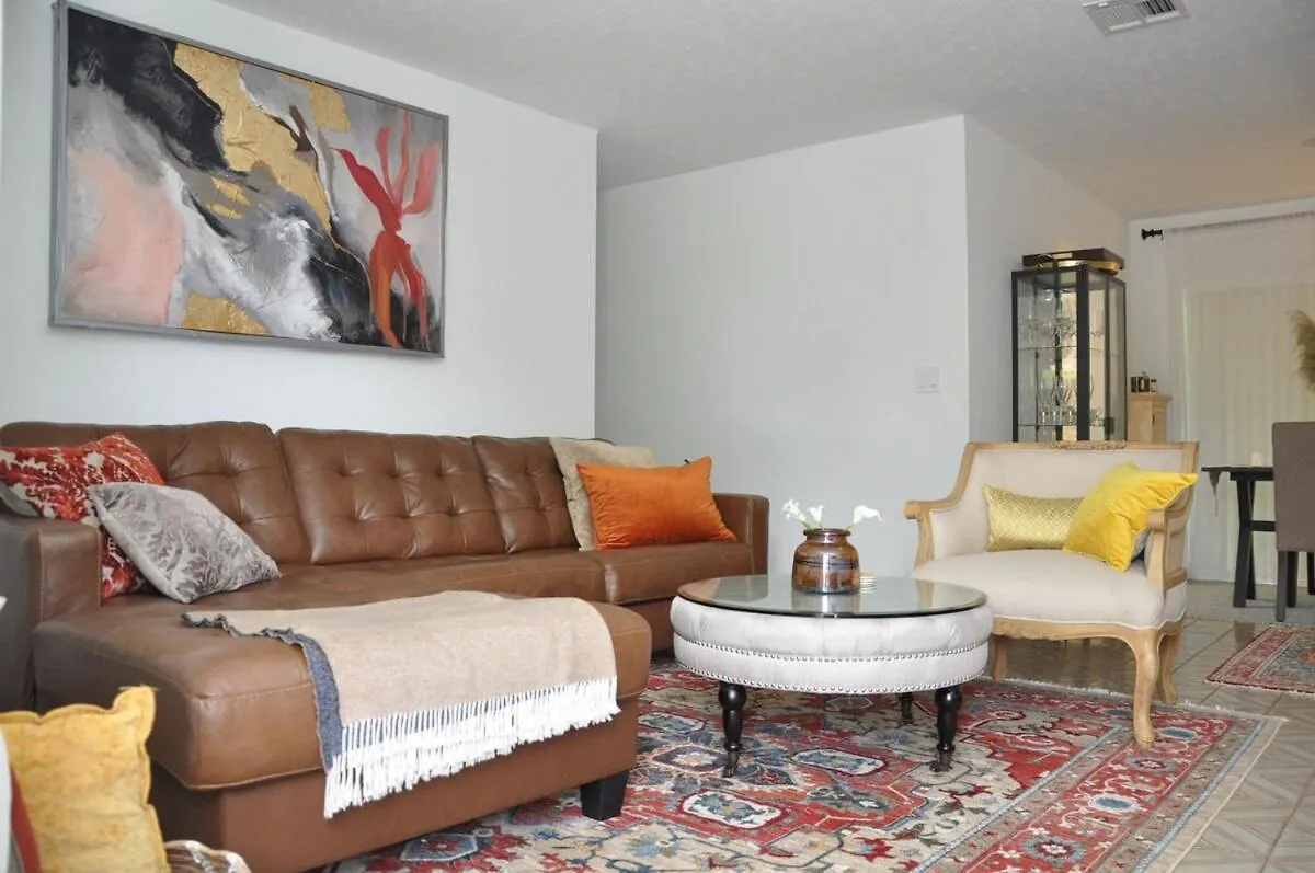Contemporary 2 Bedroom Near 5th Ave & Mercato Holiday home