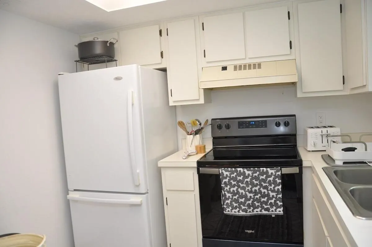 Holiday home Contemporary 2 Bedroom Near 5th Ave & Mercato