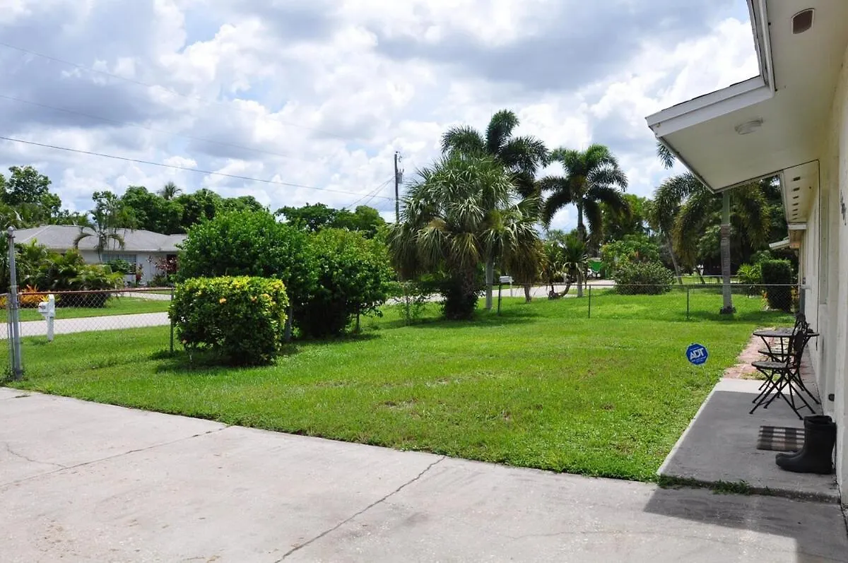 Contemporary 2 Bedroom Near 5th Ave & Mercato