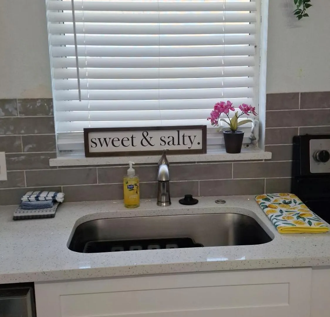 Getaway,walk Orbike To Beach,fenced For Doggie, Large Driveway