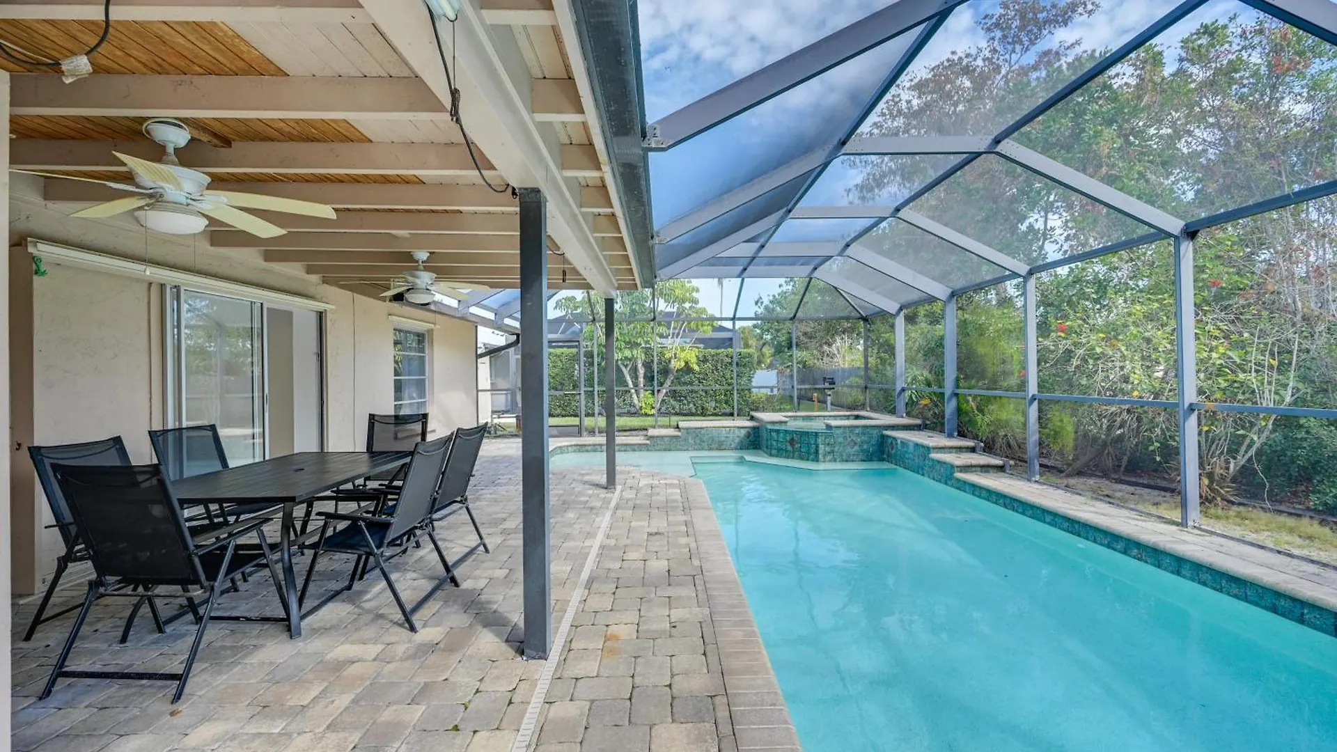 3 Mi To Botanical Garden With Hot Tub! Holiday home