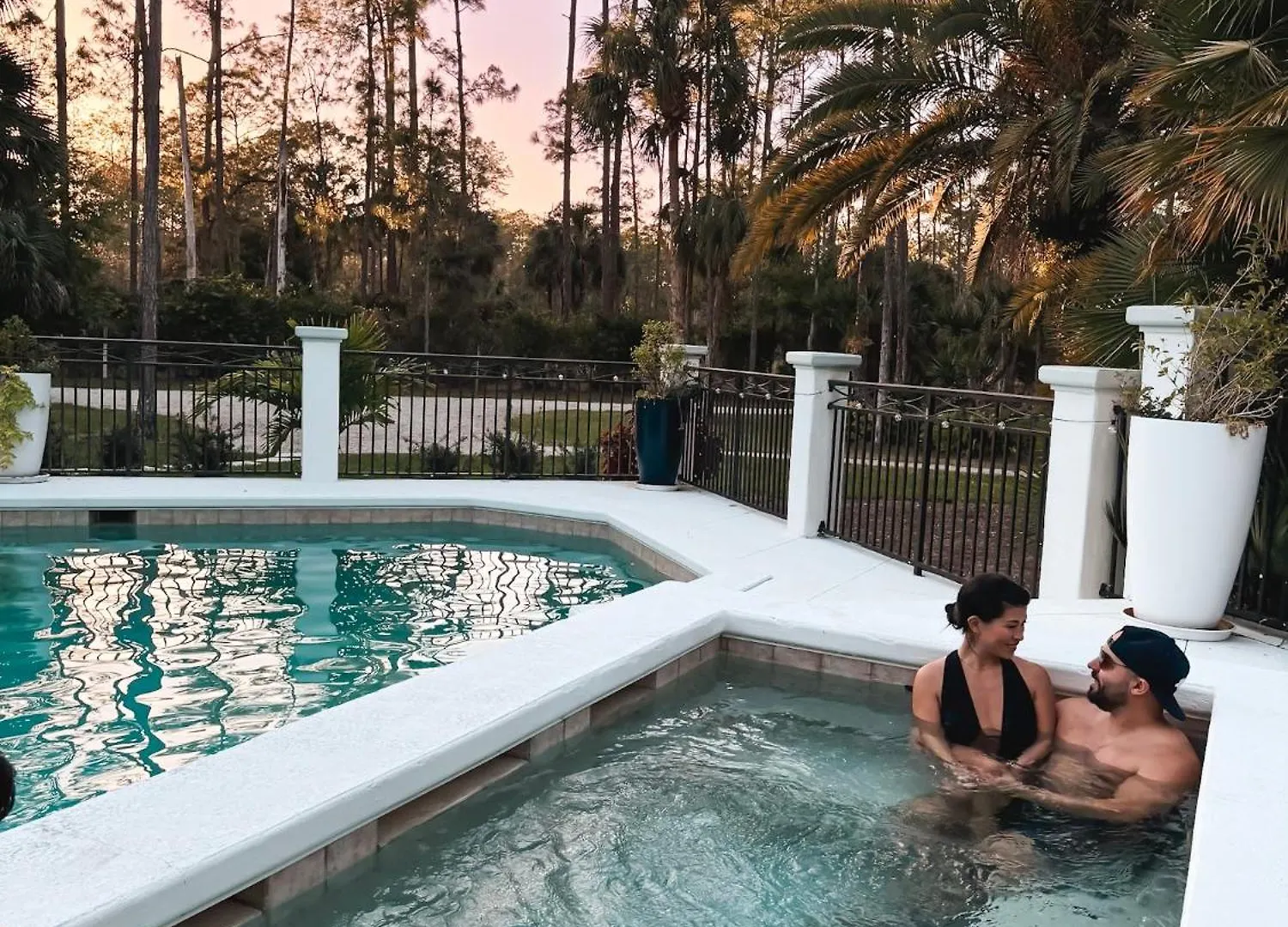 Villa Escape, 2 Villas, Pickleball, Basketball, Heated Pool & Spa, Game Naples
