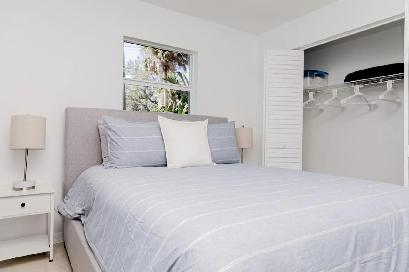 Vacation Walking Distance To The Holiday home Naples
