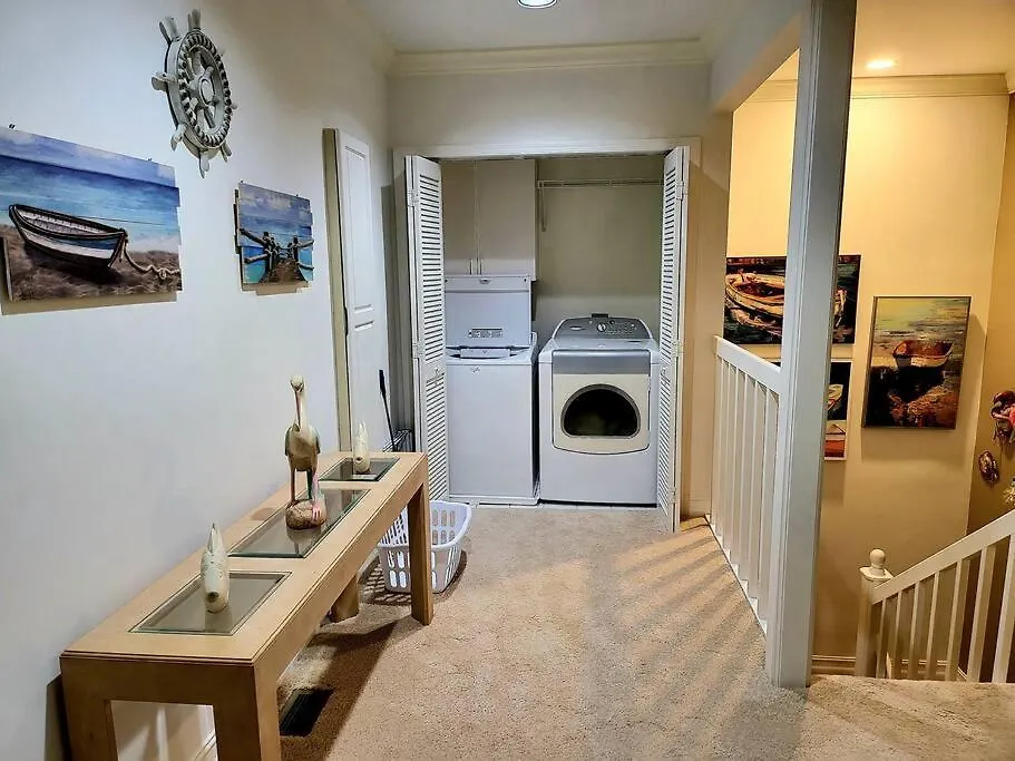 Vanderbilt 3br/3ba *