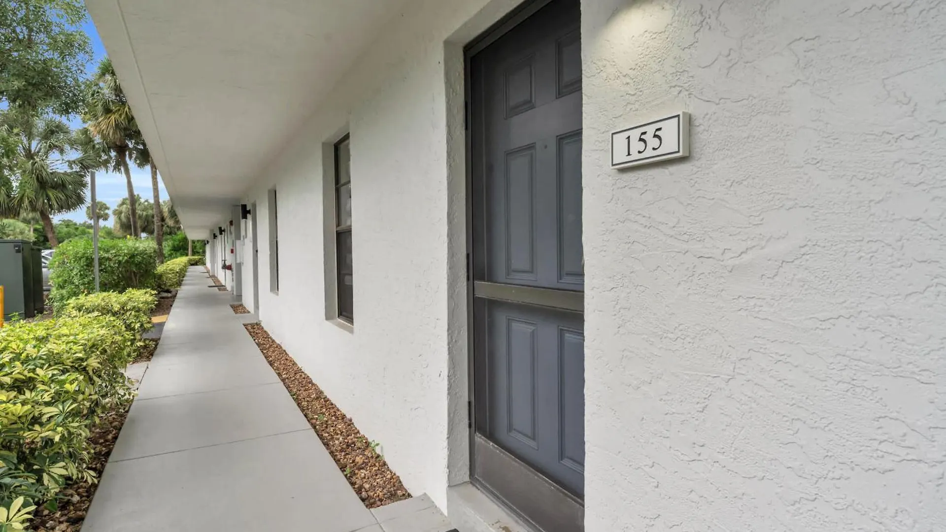 First Floor - Quick Walk To Amenities North Naples