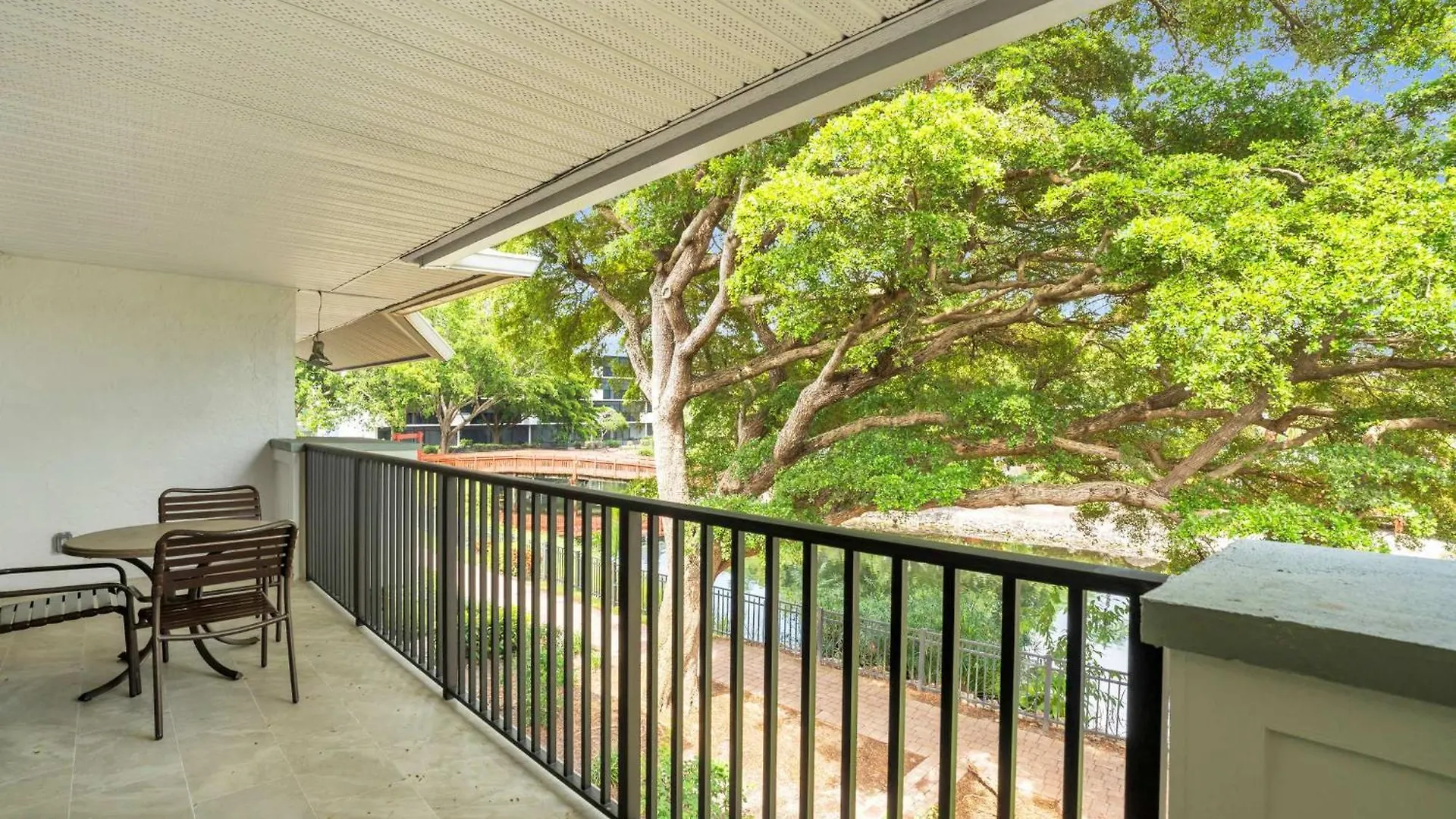 Views And Close To Lobby Holiday home *