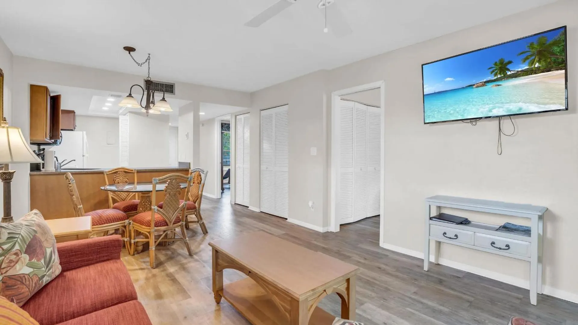 End Unit With Private Views Holiday home Naples