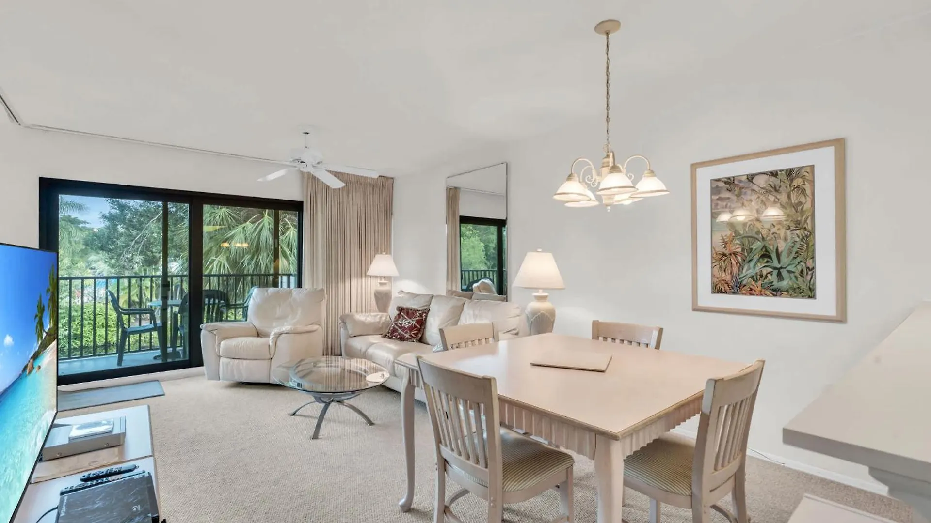 Close To Elevator And And Pool Views
