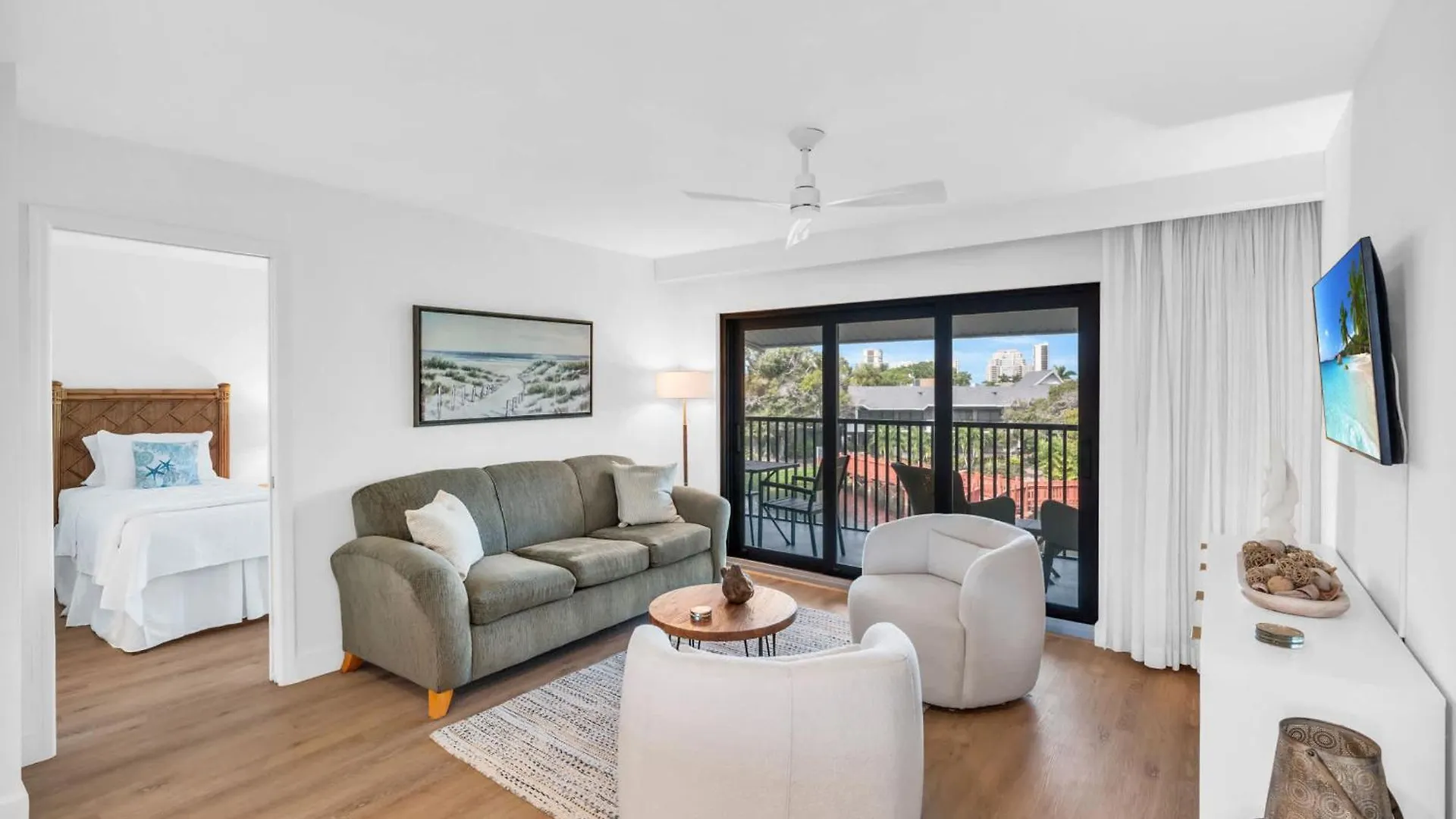 Deluxe - Modern Furnishings And Great View