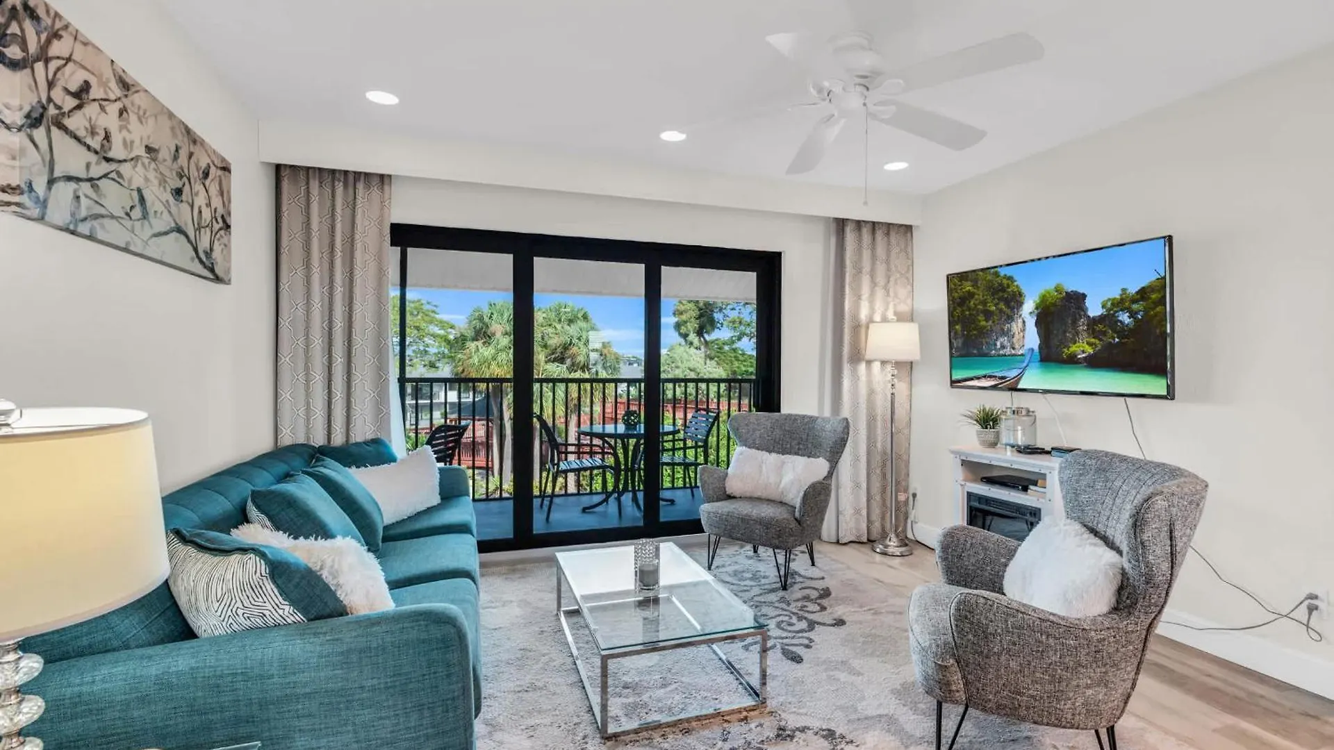 Gorgeous Inside - Stunning Views *