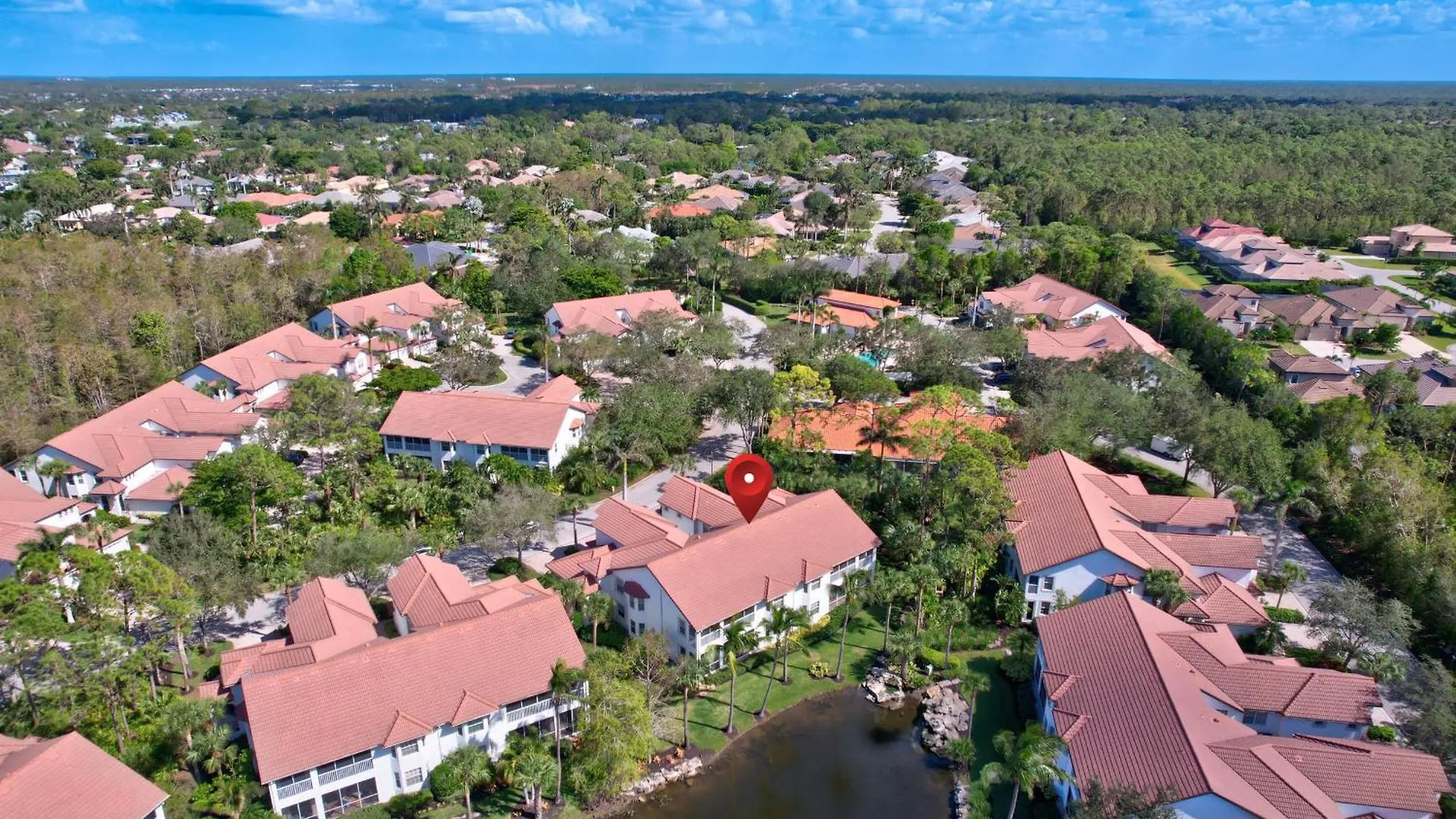 Holiday home First Floor Coach With Pond Views Naples