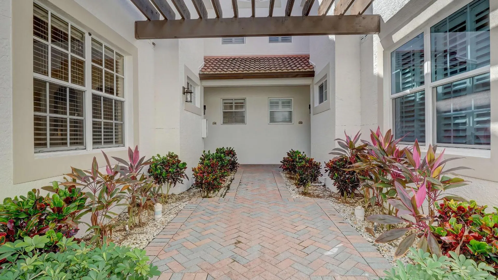 Holiday home First Floor Coach With Pond Views Naples