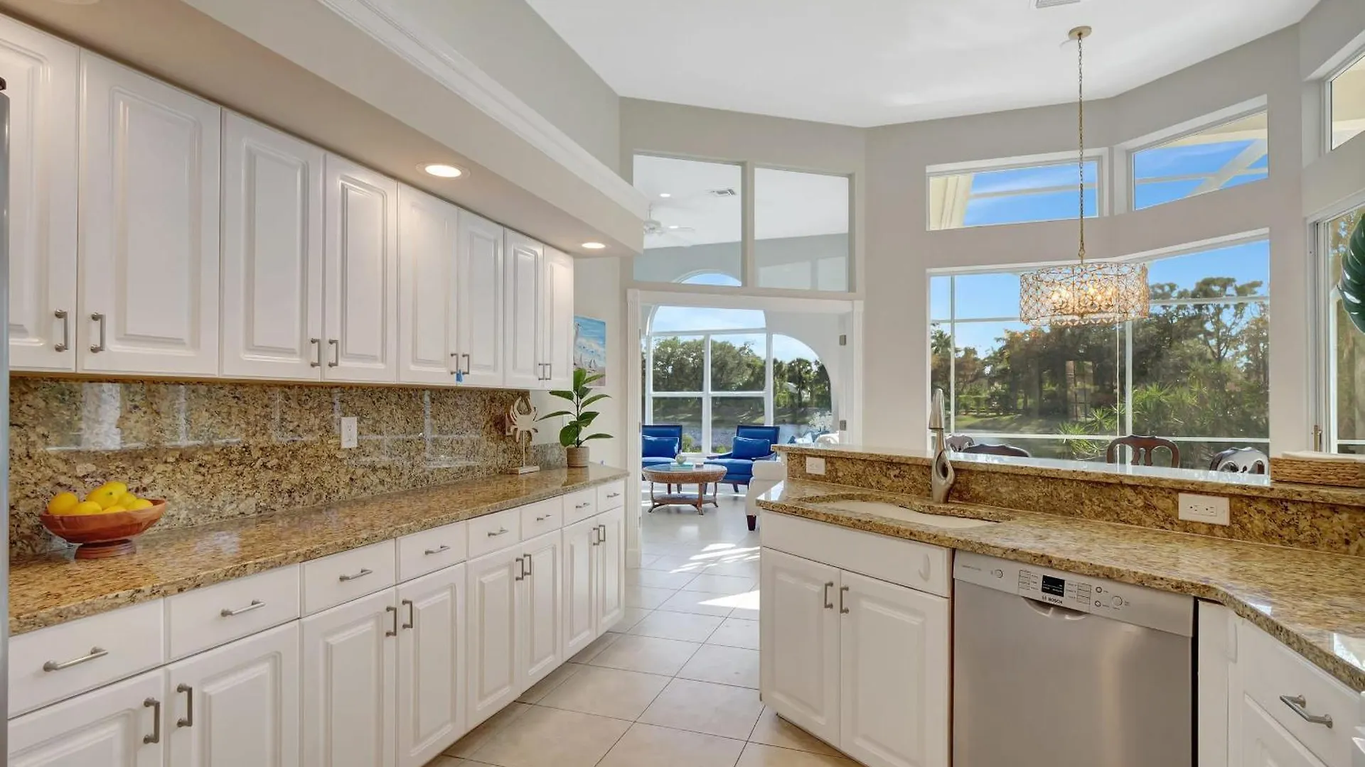 Sunny Retreat With Private Pool In North Naples