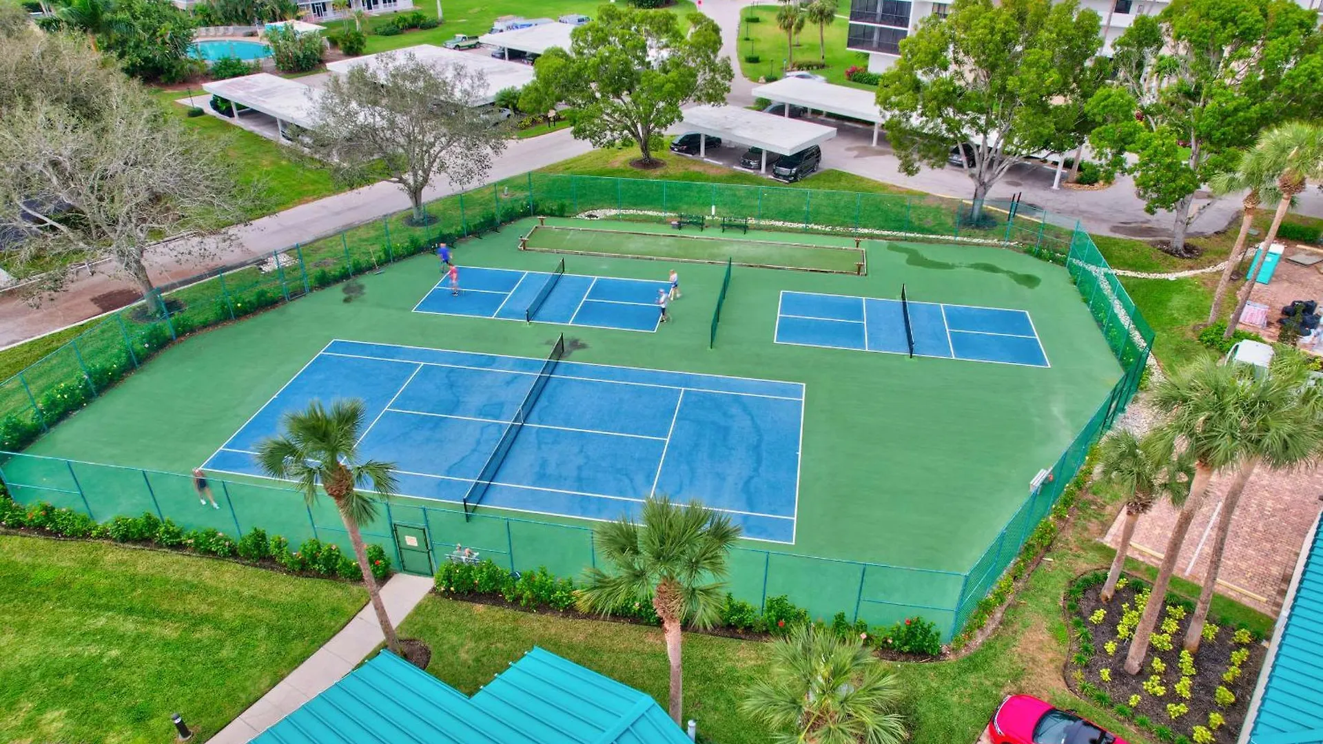 6th Floor End Unit -bay Side -with Gulf Views And Walk To Vanderbilt Holiday home