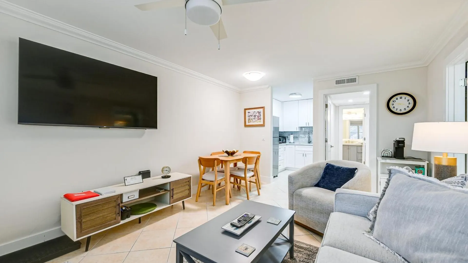 With Pool - Walk To Dining And Apartment *