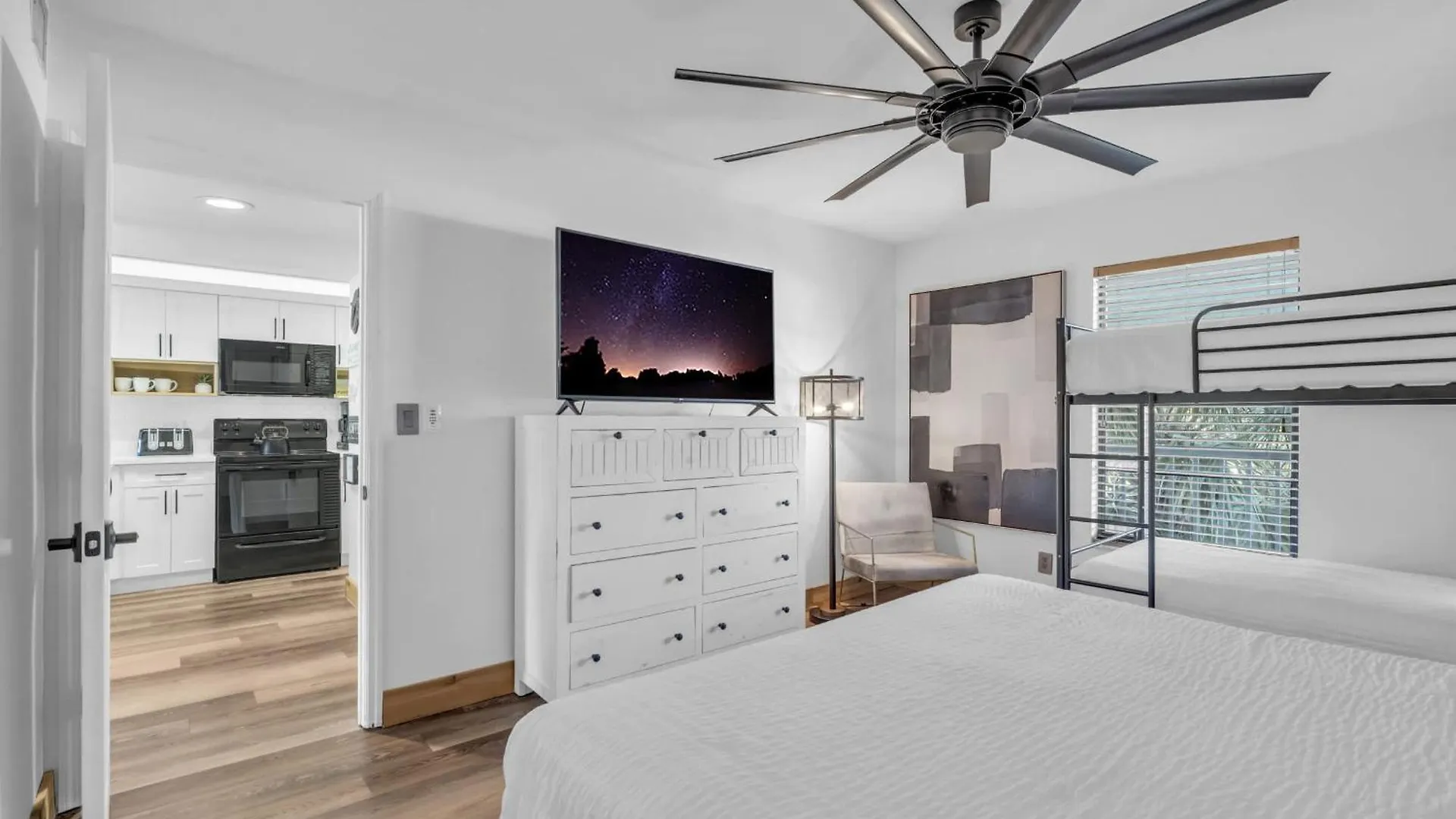 Remodeled 2br Luxury With Views