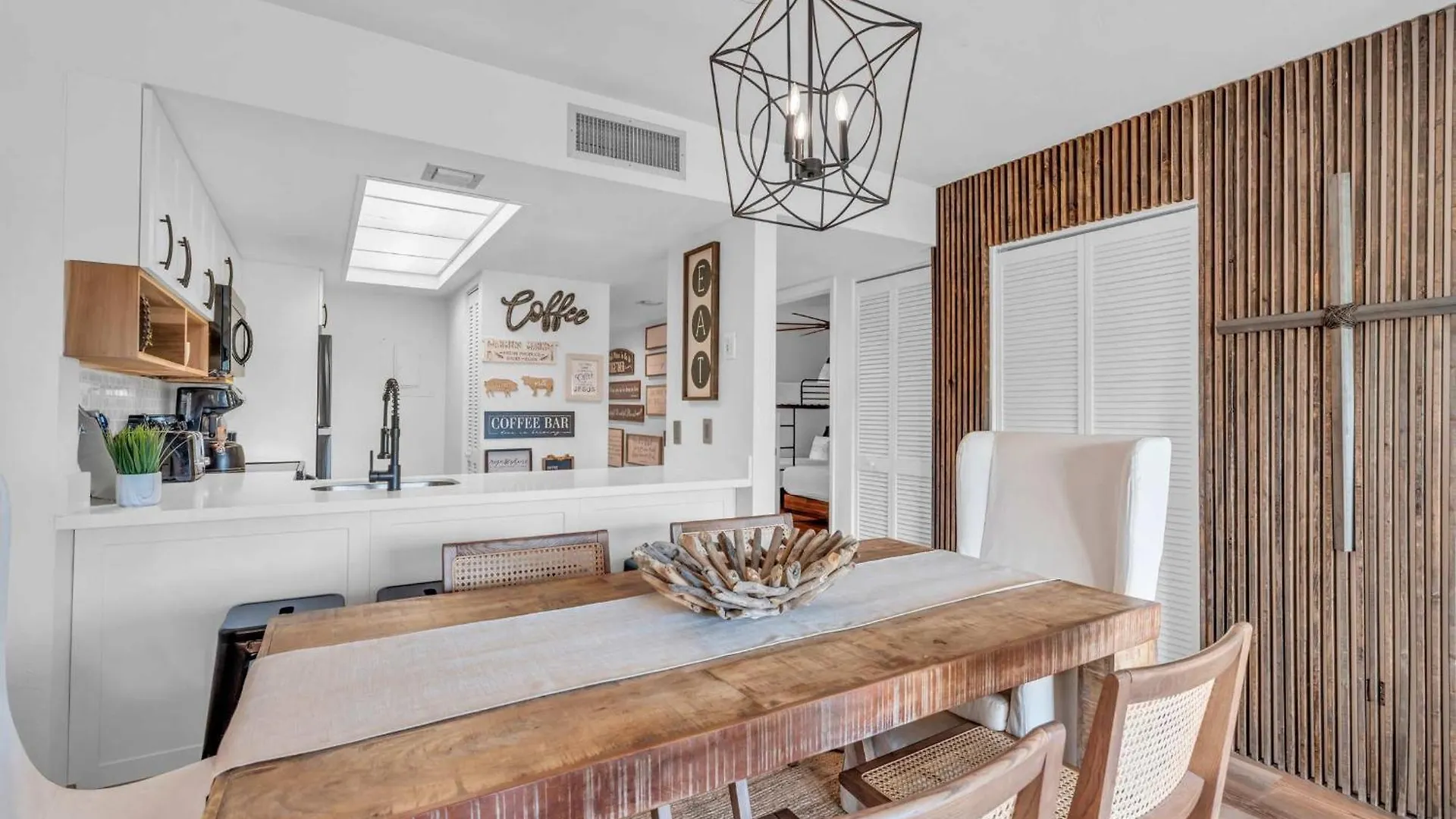 Remodeled 2br Luxury With Views Naples