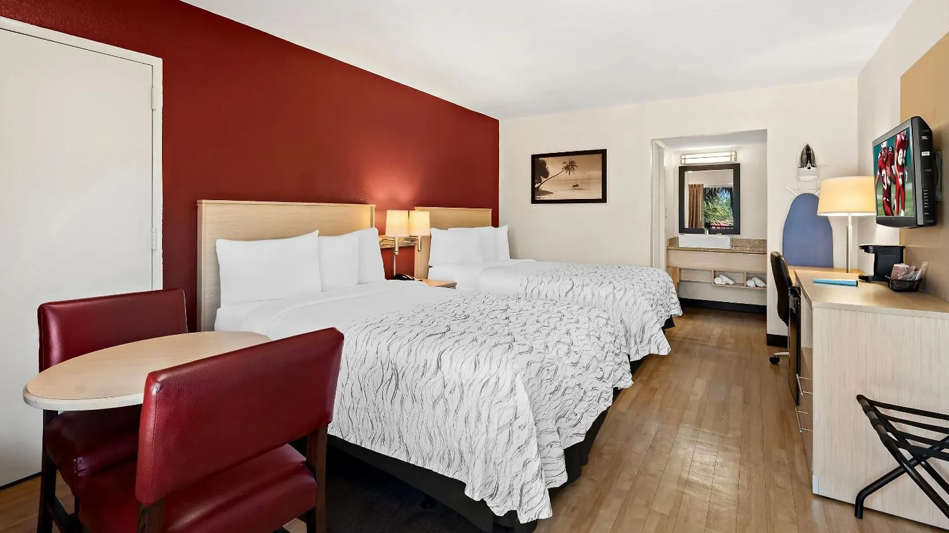 Hotel Red Roof Plus+ & Downtown-5th Ave S