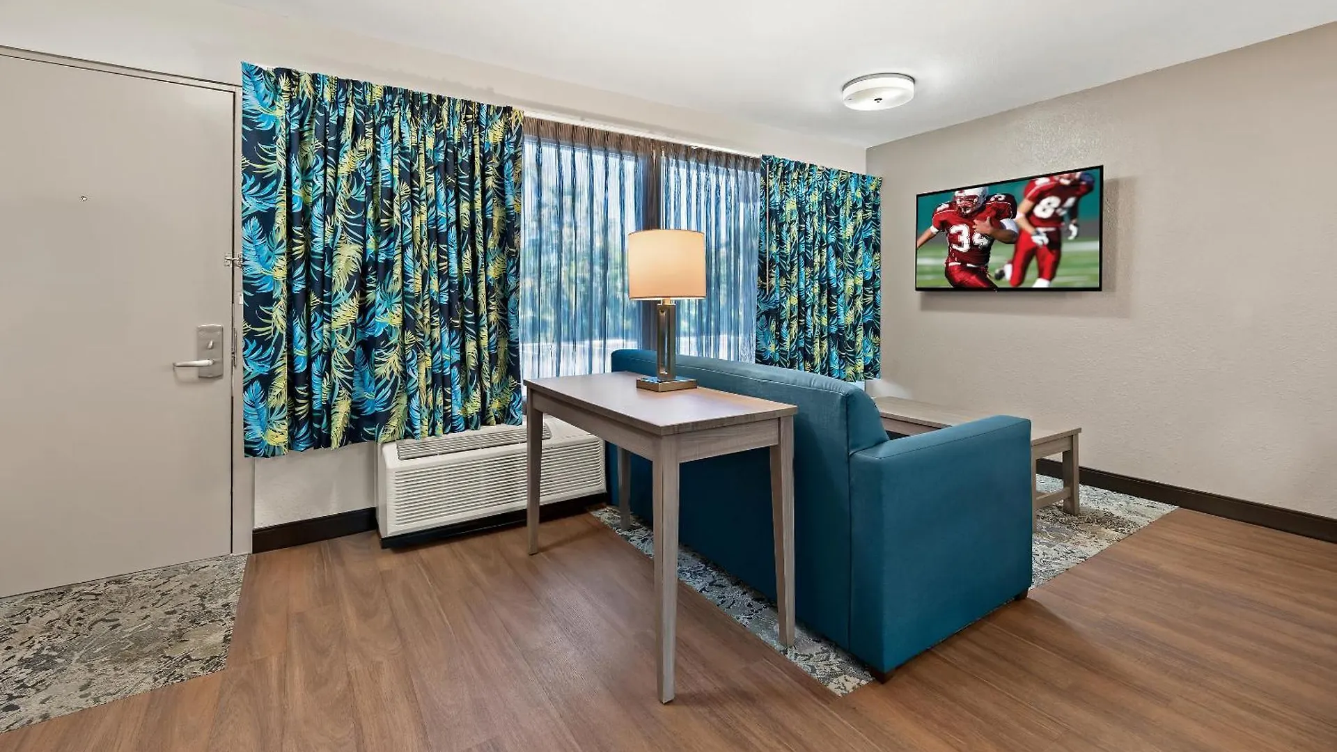 Otel Red Roof Plus+ & Downtown-5th Ave S 3*