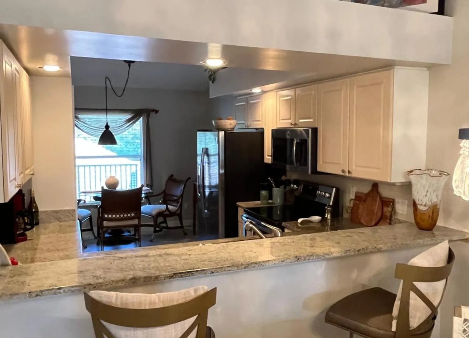 Well-appointed Beautifully Furnished