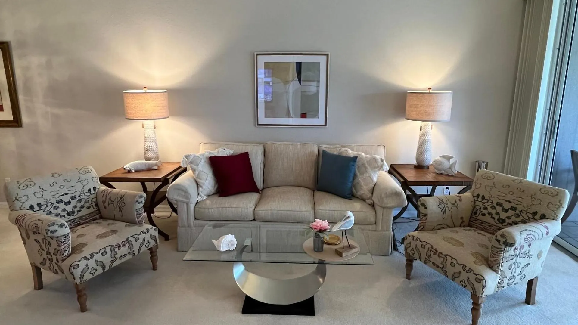 Well-appointed Beautifully Furnished Naples