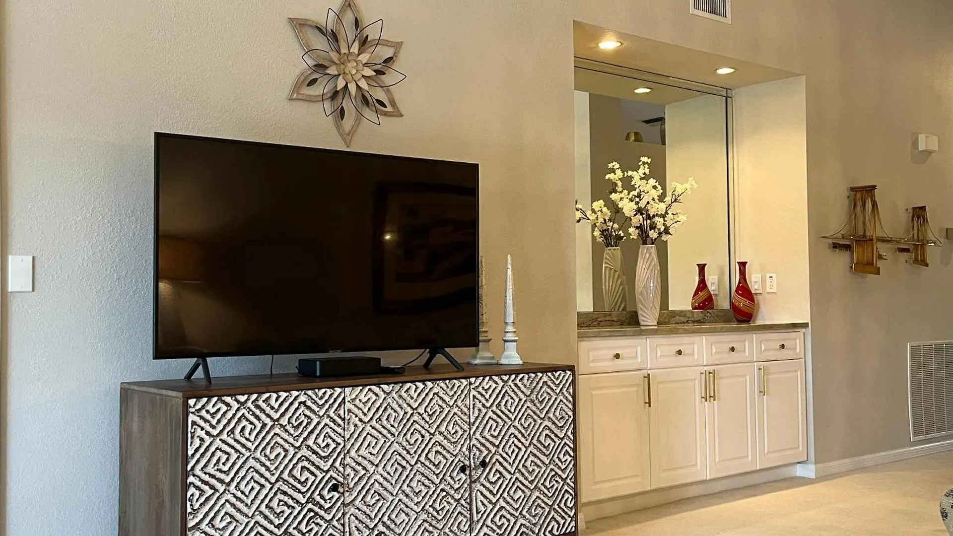 Well-appointed Beautifully Furnished * Naples