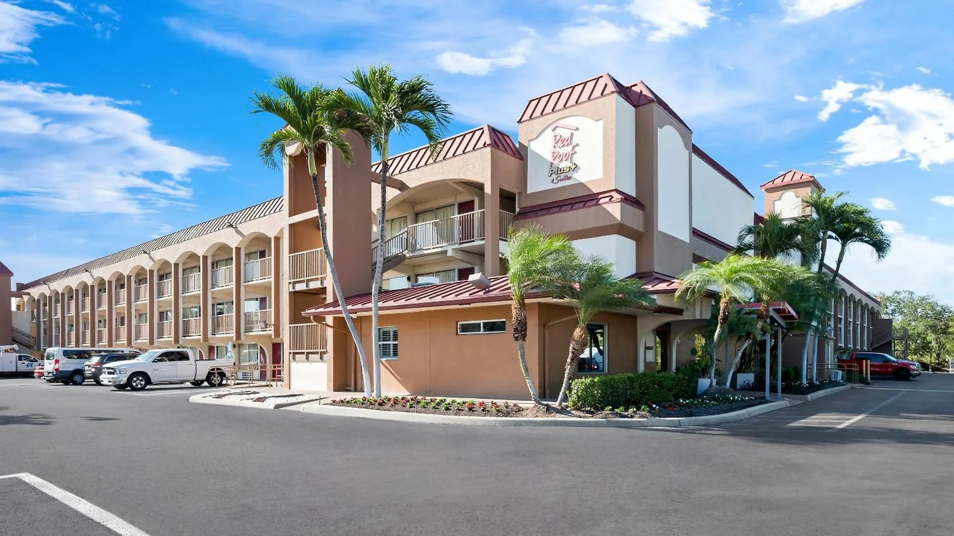 Hotel Red Roof Plus+ & Downtown-5th Ave S North Naples