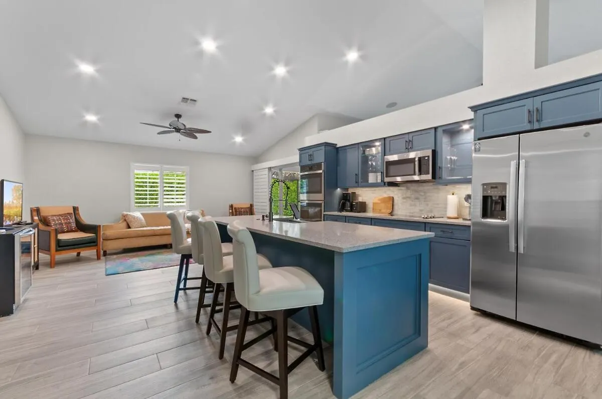Holiday home Modern Luxury Retreat In *
