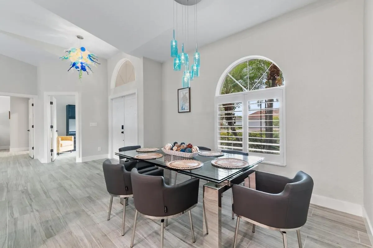 Modern Luxury Retreat In * Naples