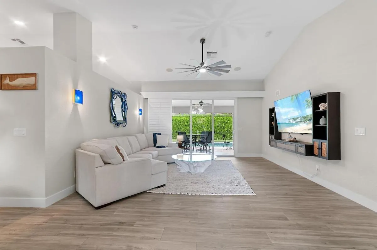 Modern Luxury Retreat In