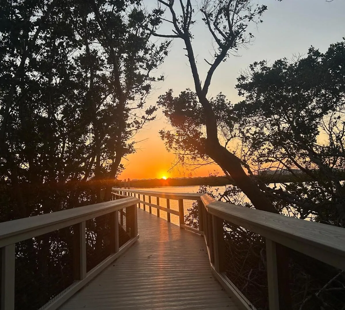 Sunset Haven In Apartment