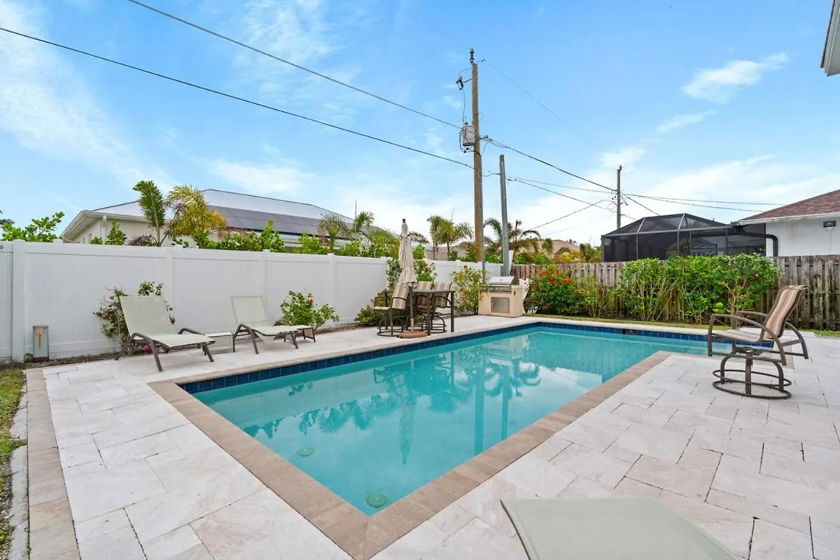 House With Heated Pool In Park