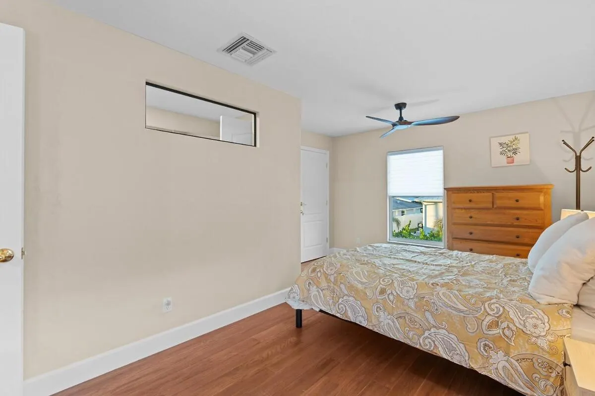House With Heated Pool In Park Naples