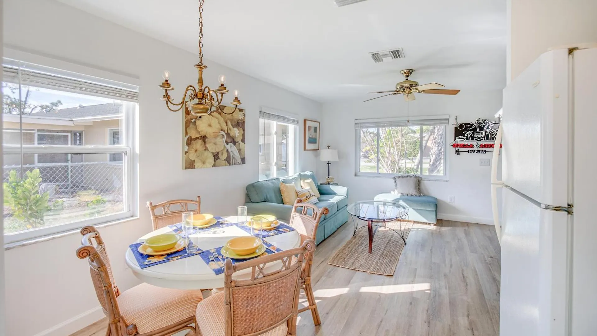 Cozy And Bright Abode With Community Amenities! * Нейплс