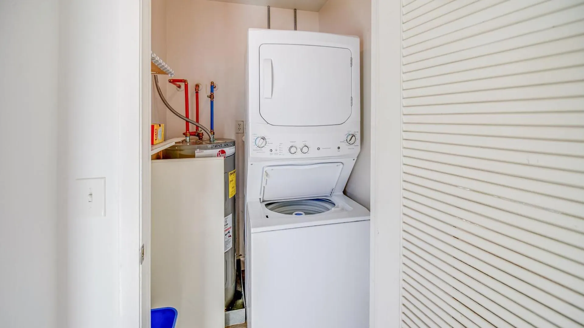 Cozy And Bright Abode With Community Amenities! *