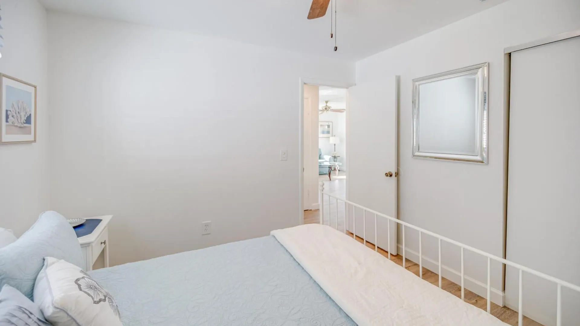 Cozy And Bright Abode With Community Amenities!