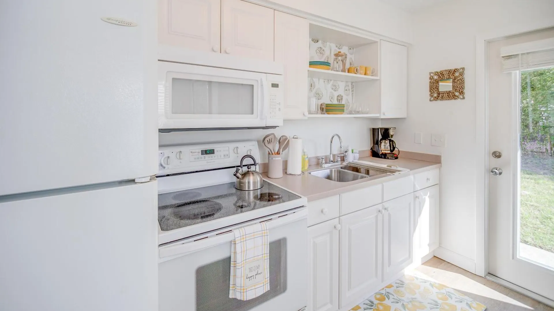 Апартаменты Cozy And Bright Abode With Community Amenities! Нейплс