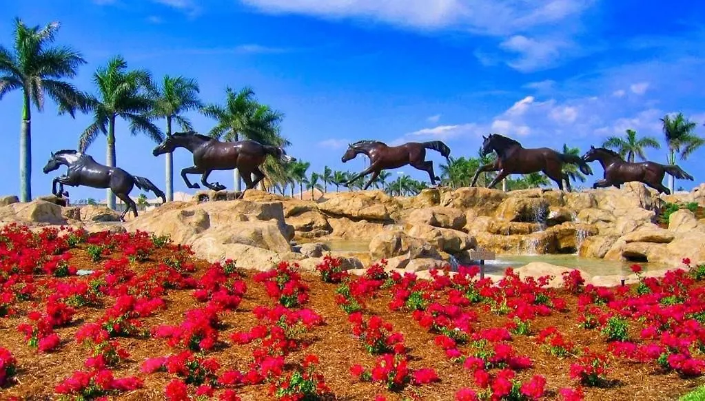 Luxurious Golf W/ Pool And Amenities! *