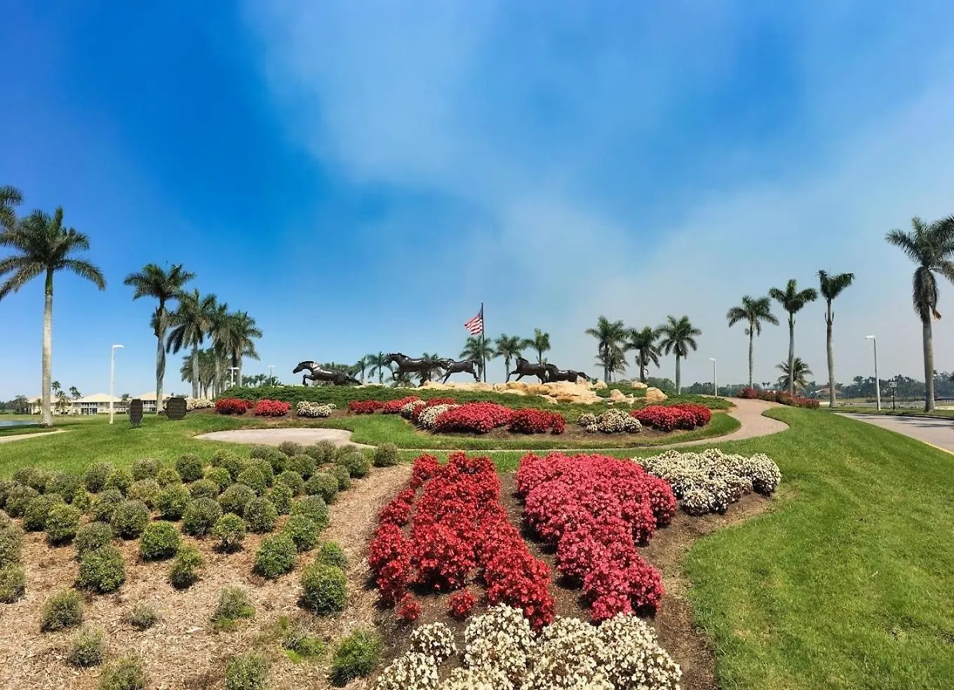 Luxurious Golf W/ Pool And Amenities! *