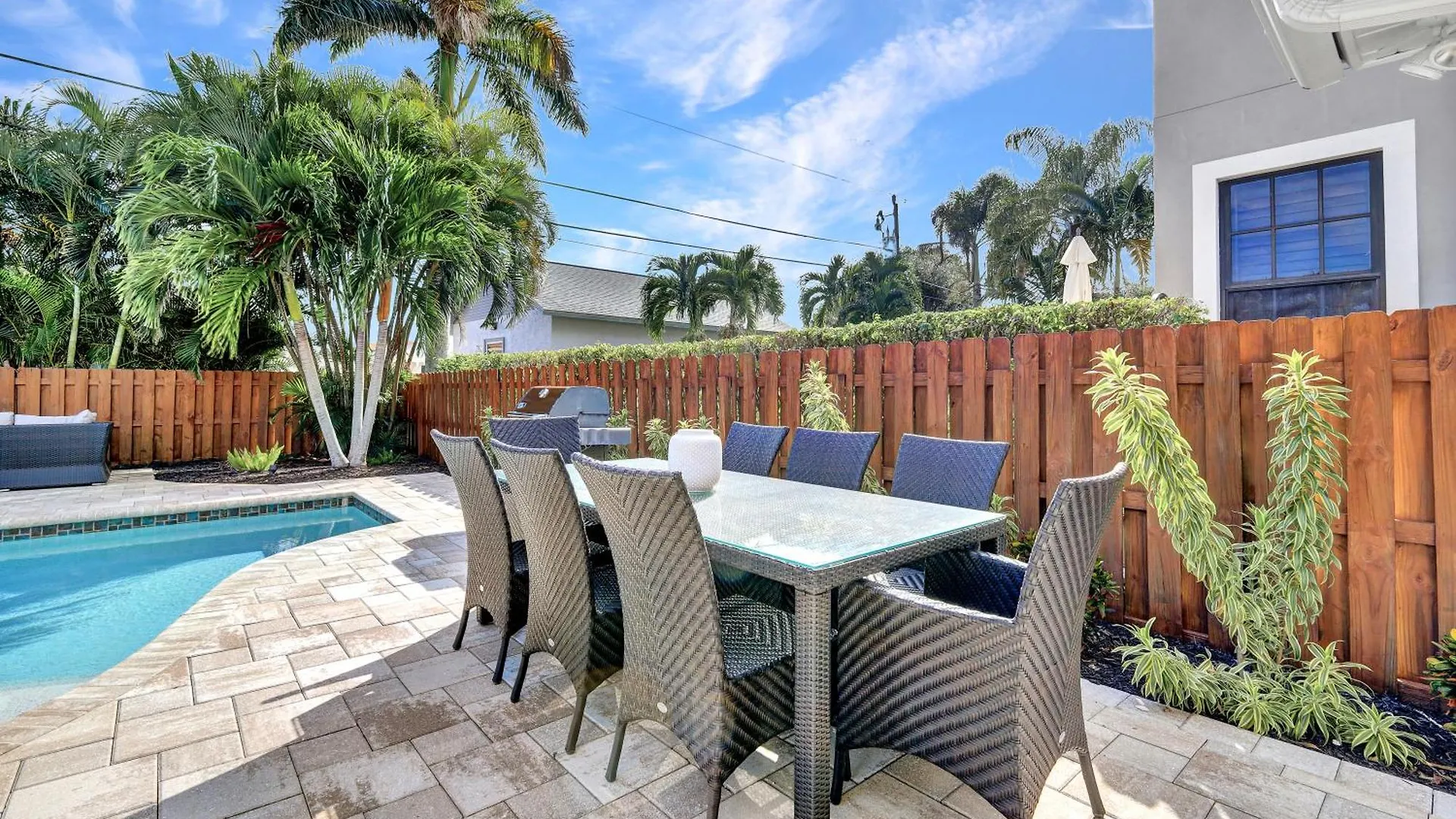 Gone Coastal - 1 Mile To Vanderbilt Beach! - Pool Holiday home *