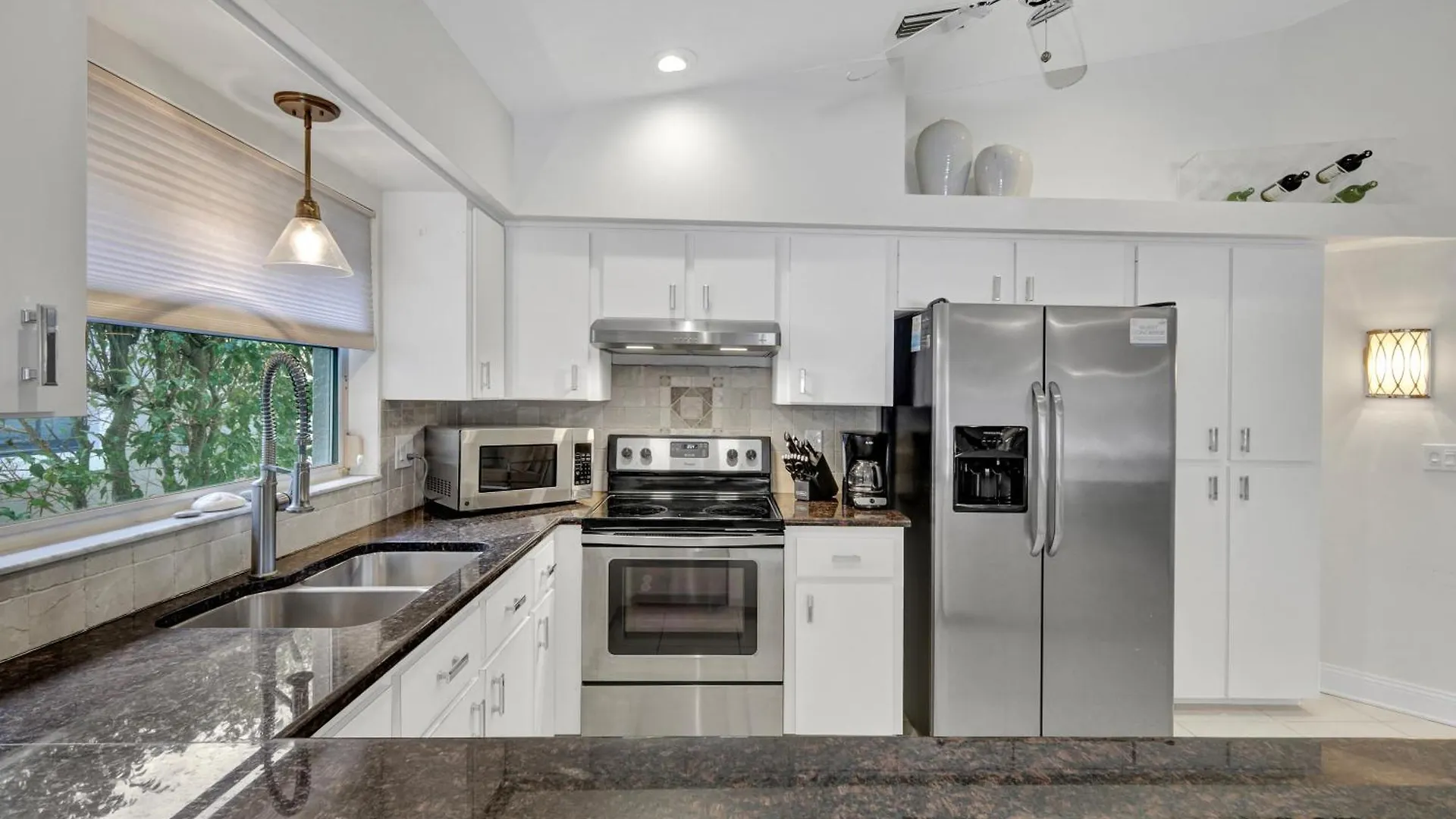 Holiday home Gone Coastal - 1 Mile To Vanderbilt Beach! - Pool Naples