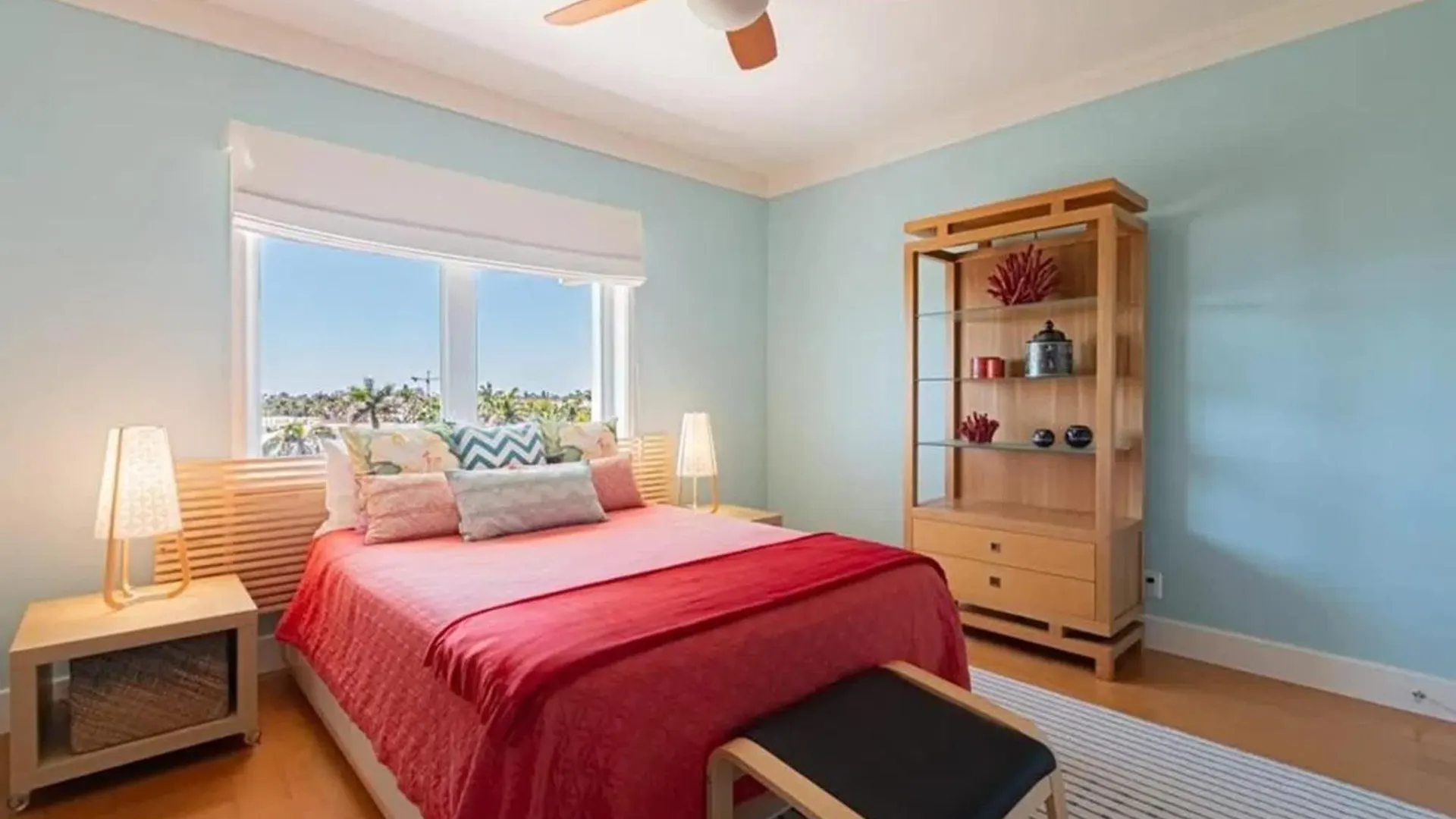 Bayfront Corner Unit In Olde Naples