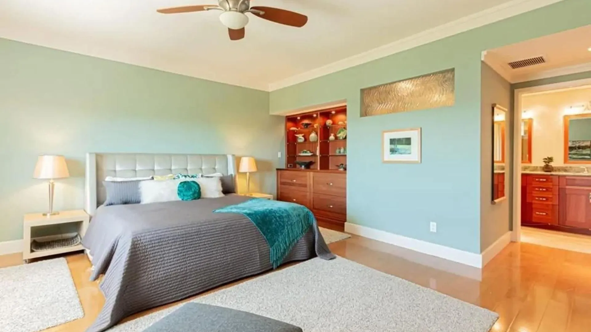 Bayfront Corner Unit In Olde Apartment Naples