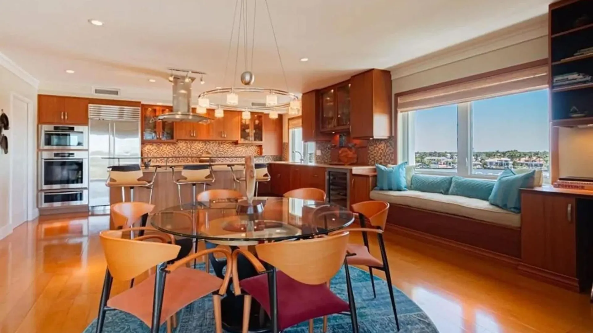 Bayfront Corner Unit In Olde * Naples