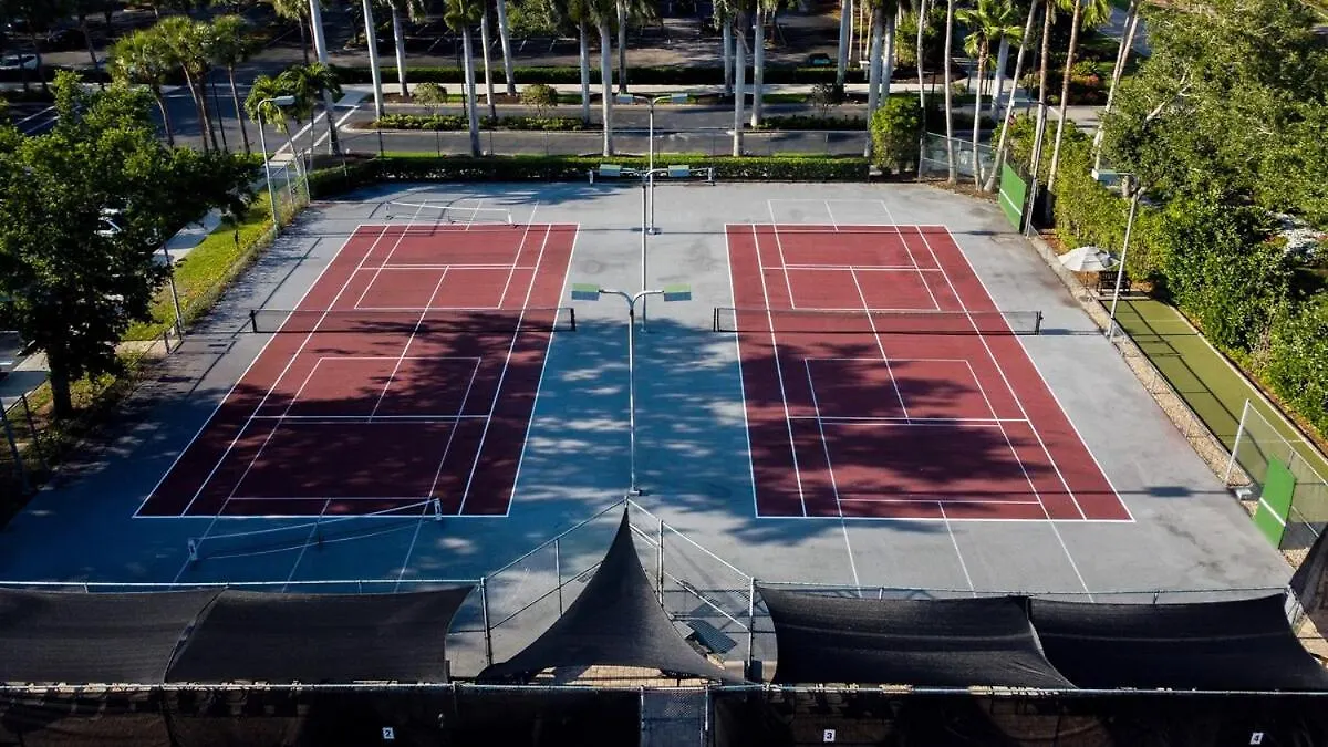 Golf, Pools, Hot Tub, Pickleball, Near Beaches *