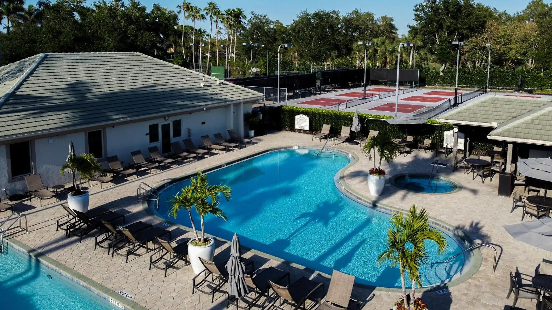 Golf, Pools, Hot Tub, Pickleball, Near Beaches Appartement