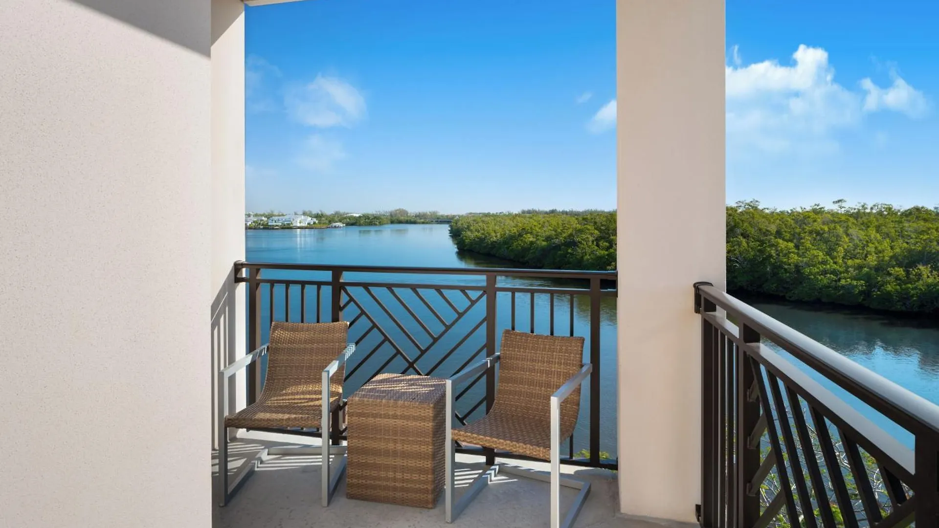 Hyatt House 5th Avenue 3* Naples