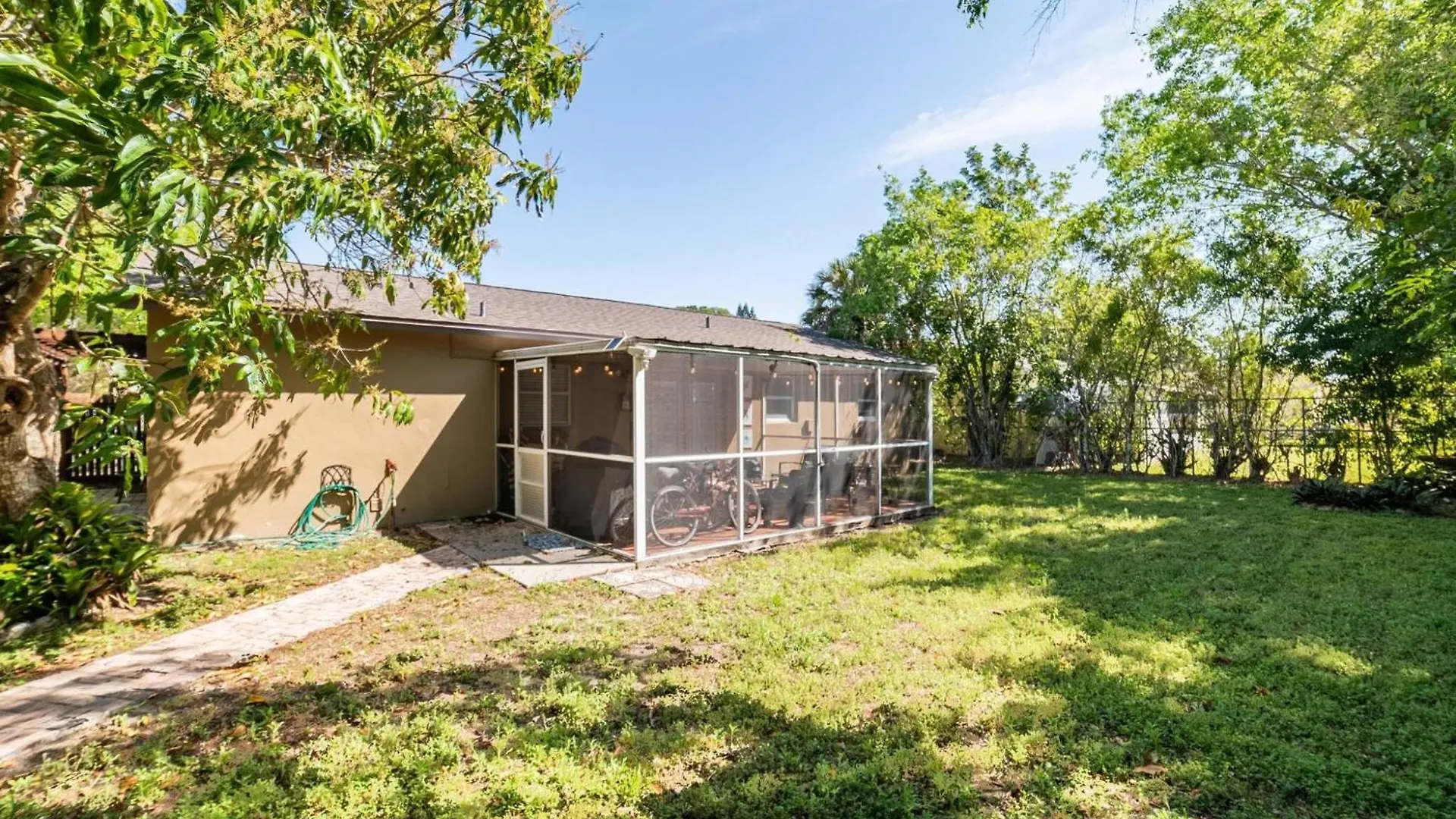 Charming Oasis - Close To Beaches & Shops *