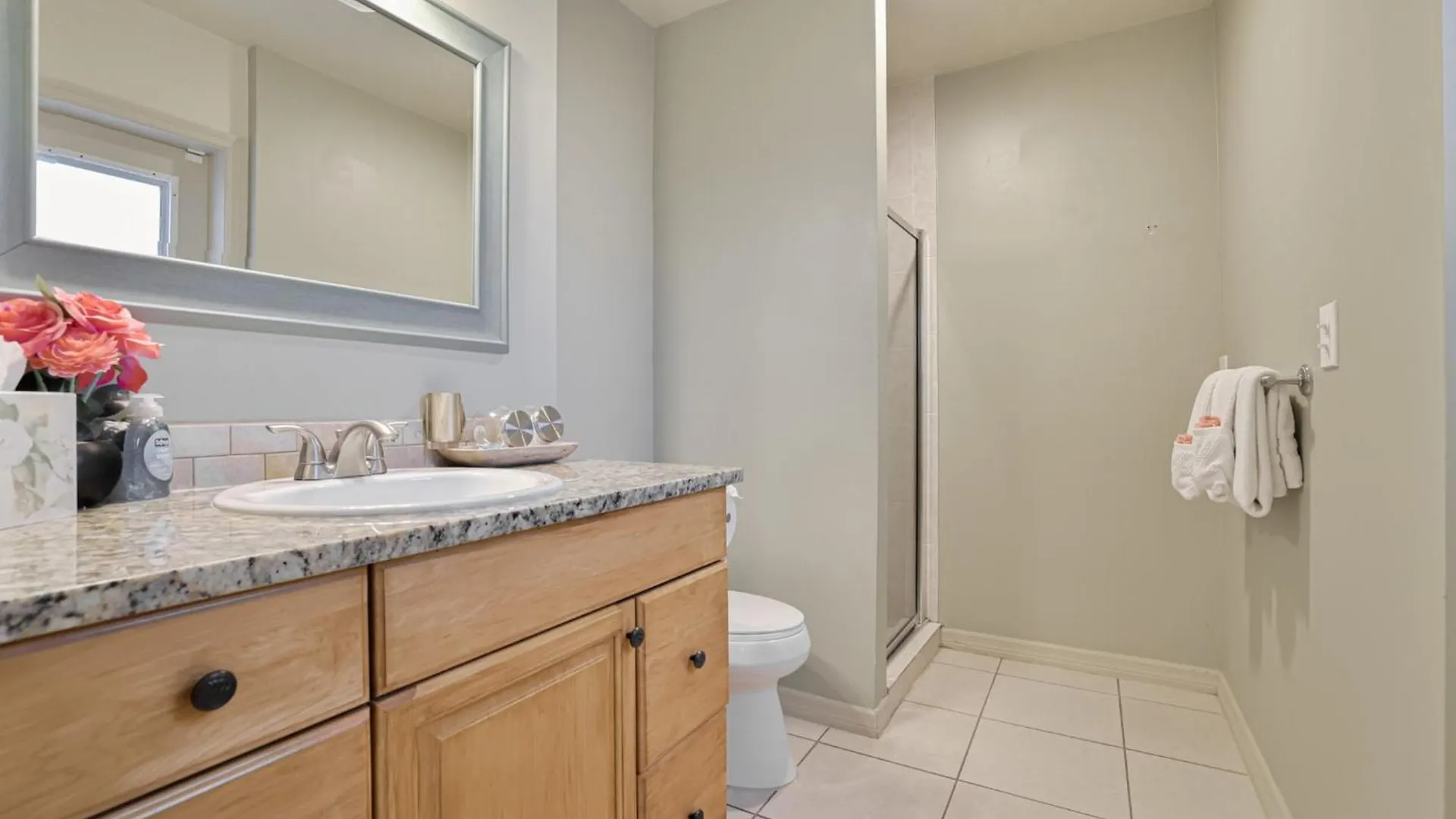 Charming Oasis - Close To Beaches & Shops *