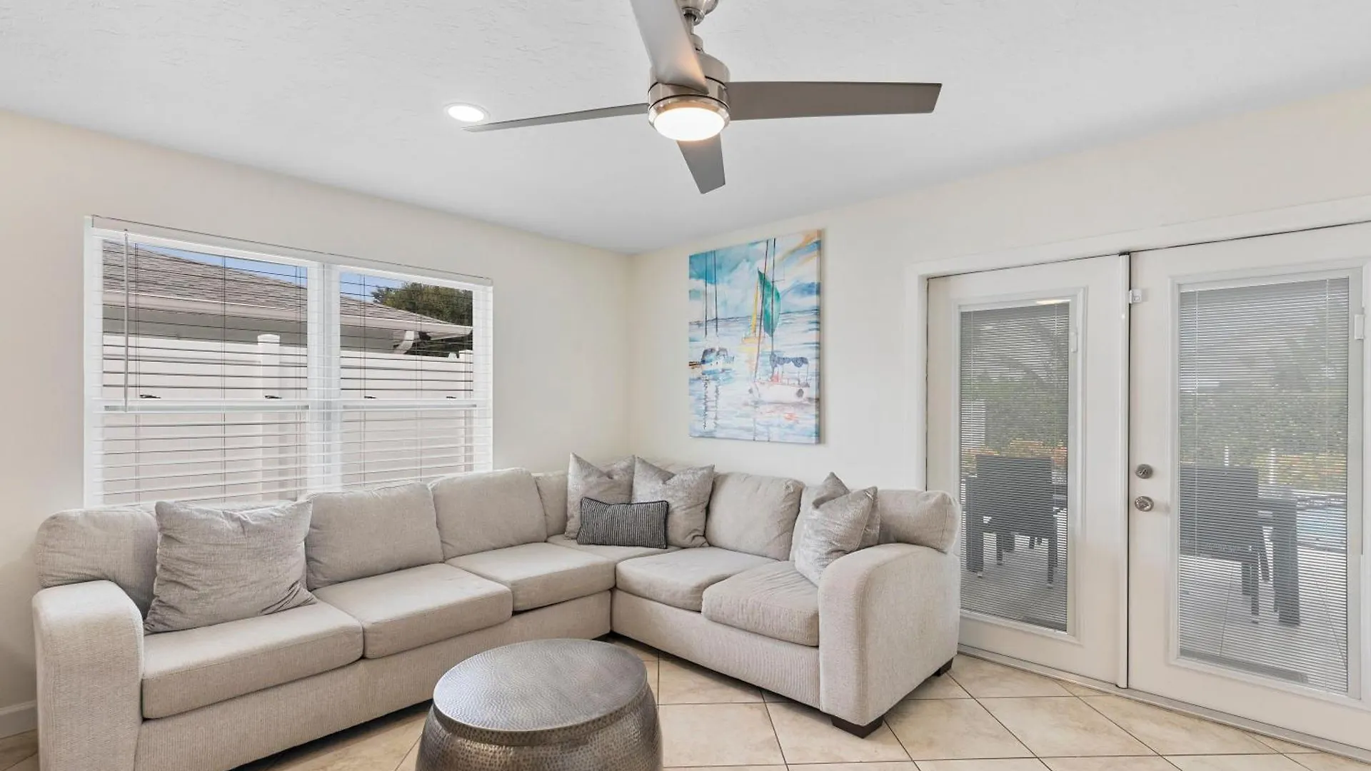 Holiday home Aqua Blue! Only 1 Mile To The Beach! Heated Pool, Fenced In Yard & Pet Friendly!